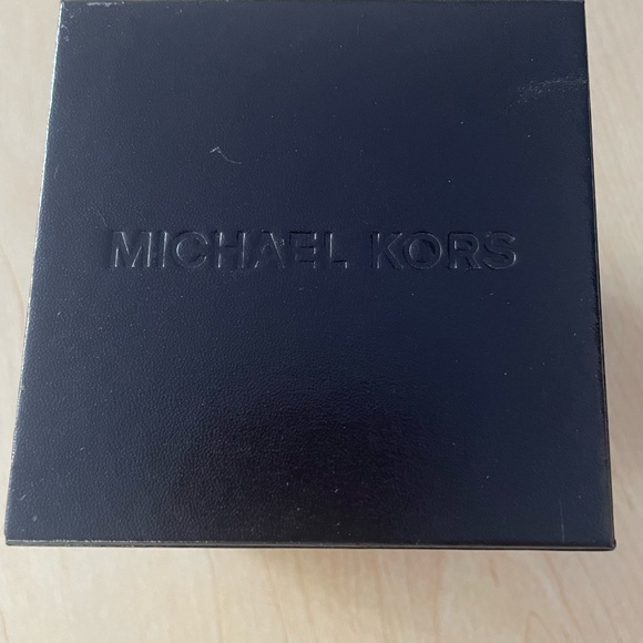 Michael Kors box & pouch - Picture 2 of 6